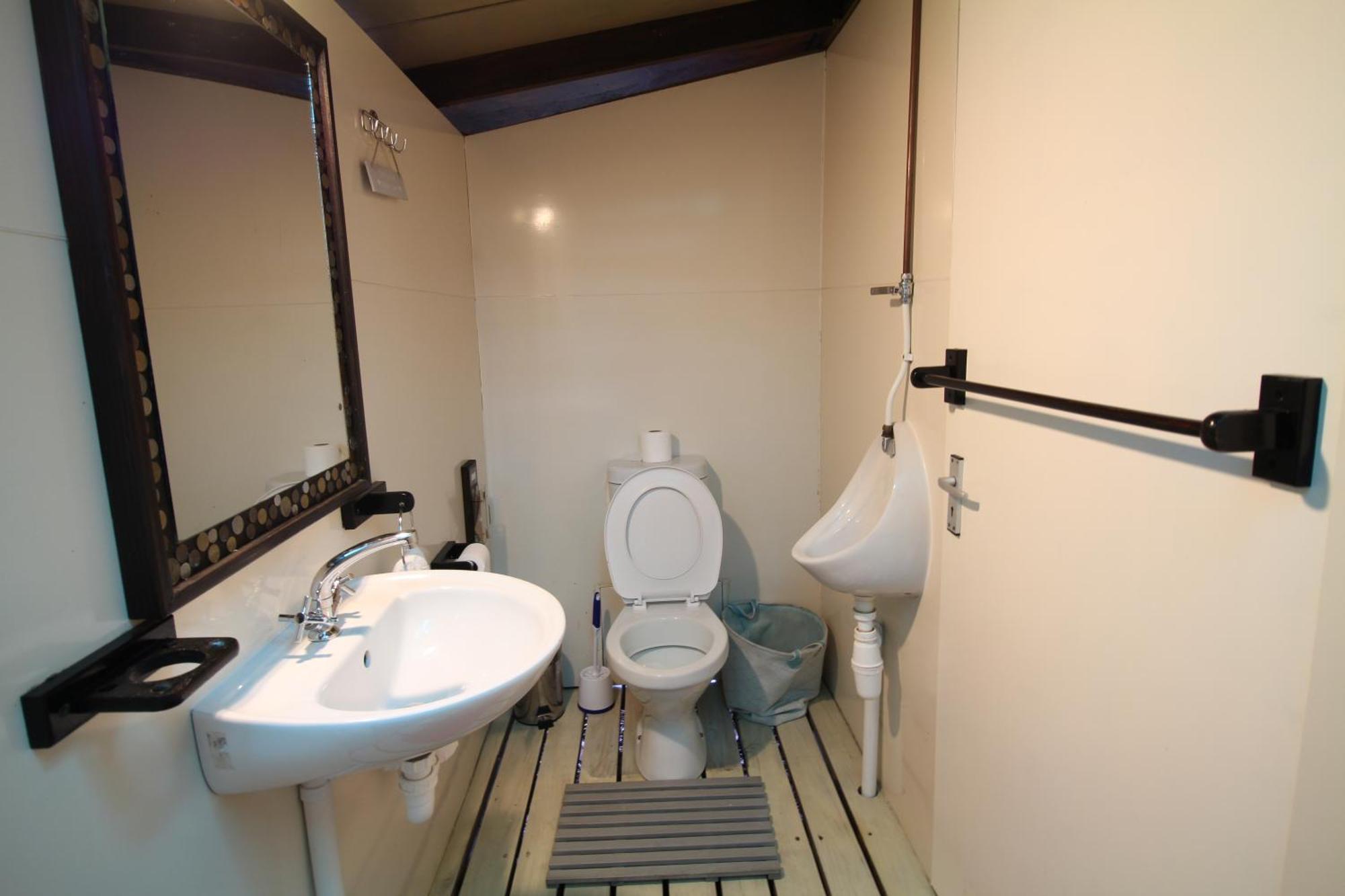 Mali Boutique Lodge & Tube 'N Axe Budget Accommodation Stormsrivier Ruang foto